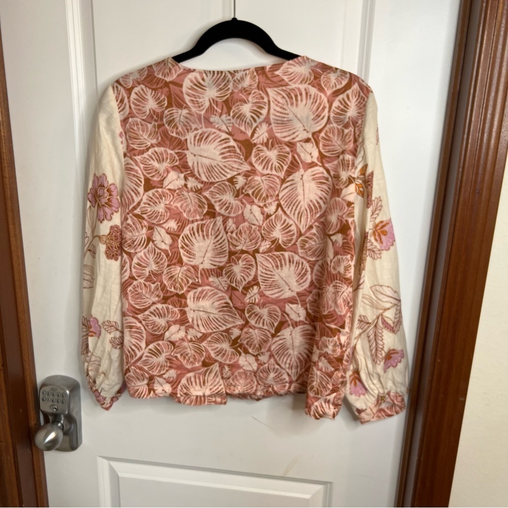 Tahari 100% Linen Boho Floral Botanical Print Long Sleeved Blouse Size Small Top - Picture 2 of 10